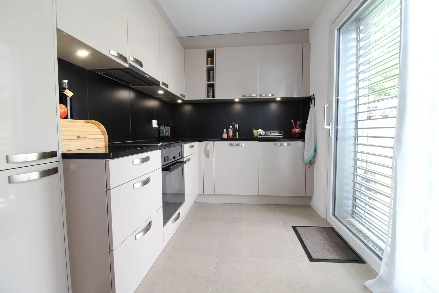 Bella villa bifamiliare di 140 m², distribuita in due appartamenti - Foto 6 di 16