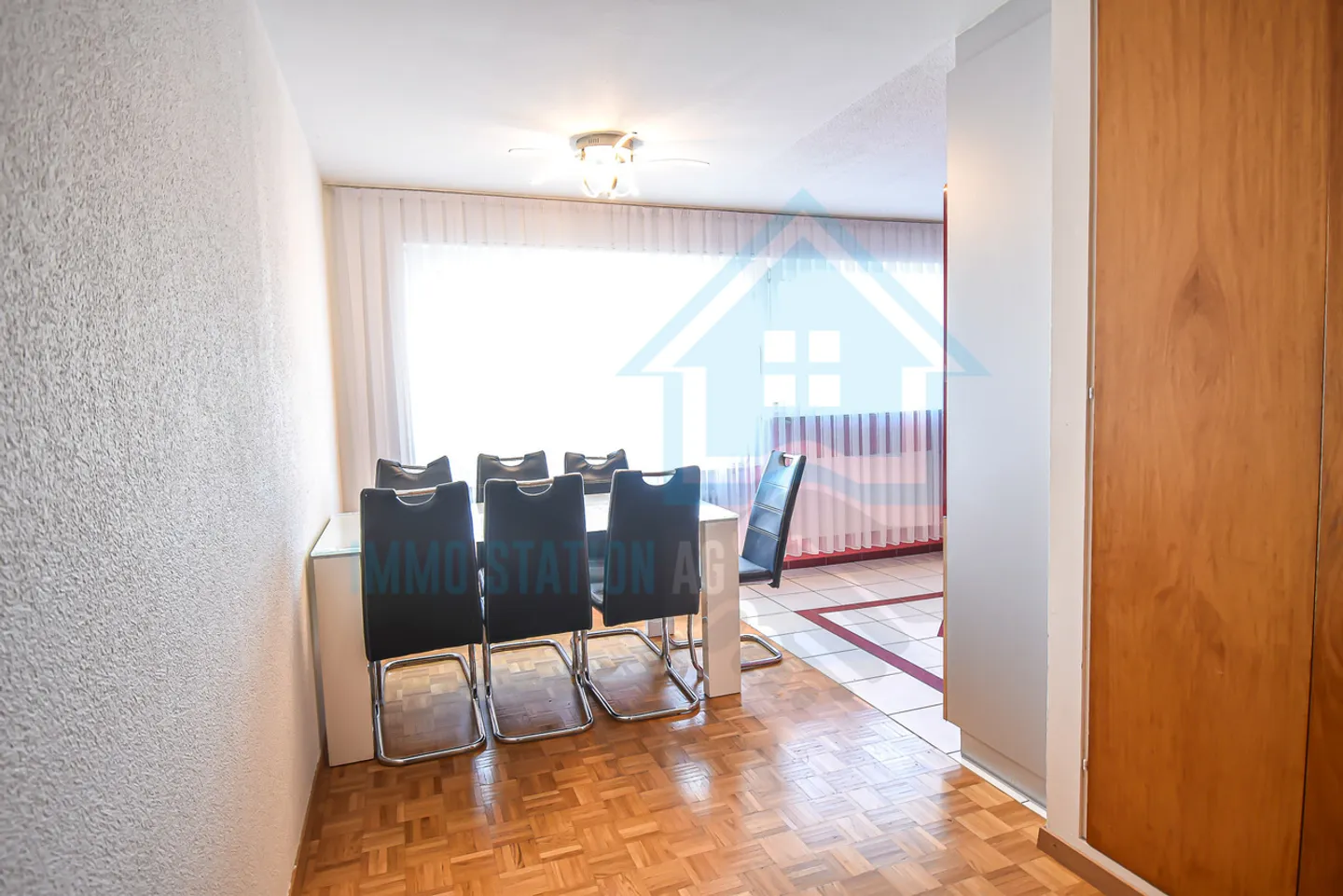 Spacious 5.5-room apartment near the village center of Neuenhof - Photo 2 of 11