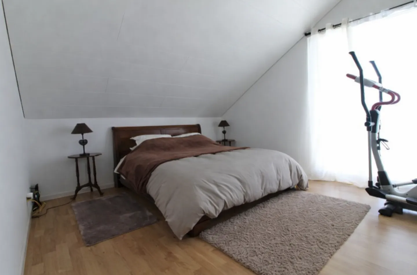 Bella villa bifamiliare di 140 m², distribuita in due appartamenti - Foto 12 di 16