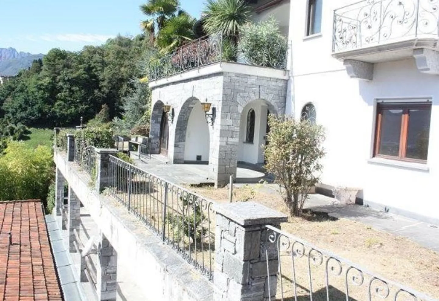 Villa con vista panoramica sul lago e piscina interna - Foto 5 di 5