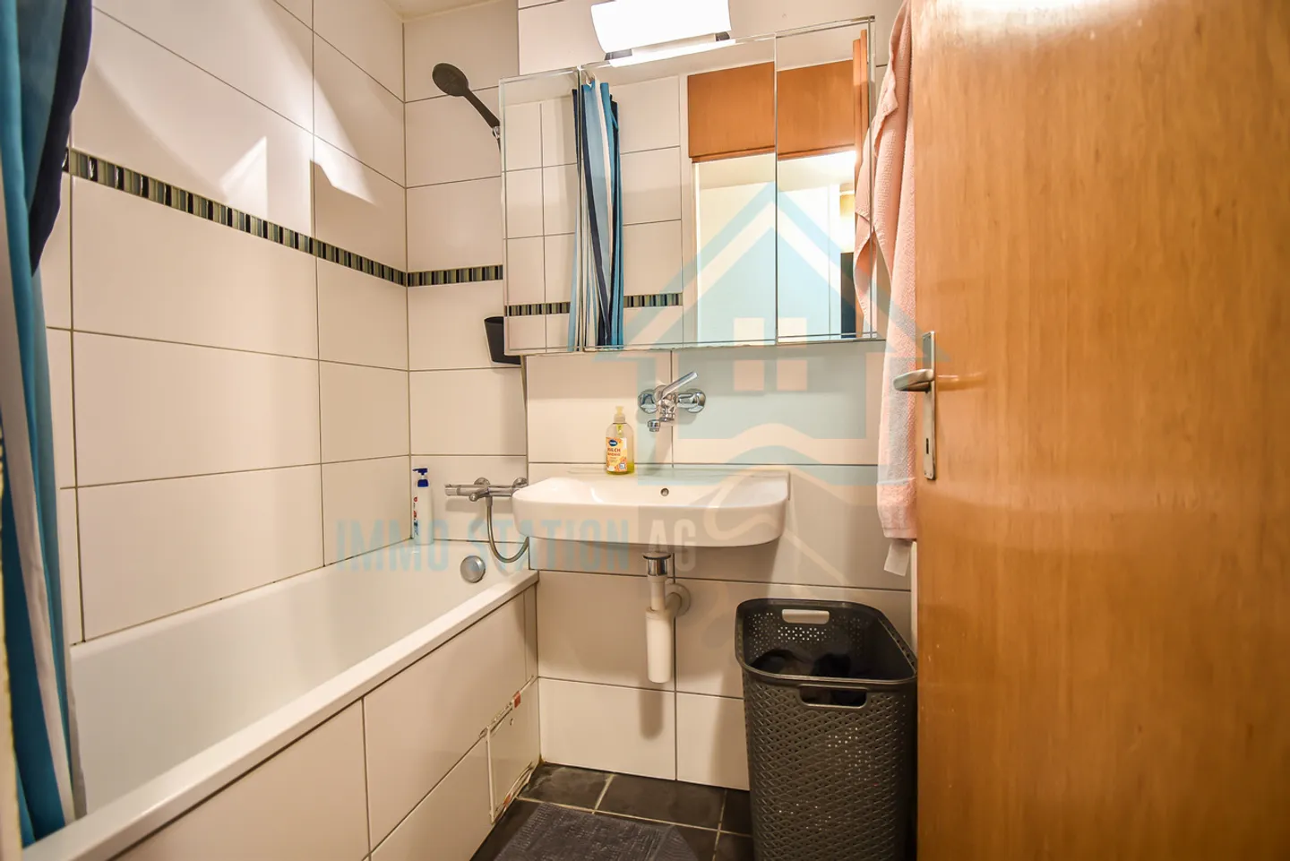 Spacious 5.5-room apartment near the village center of Neuenhof - Photo 10 of 11