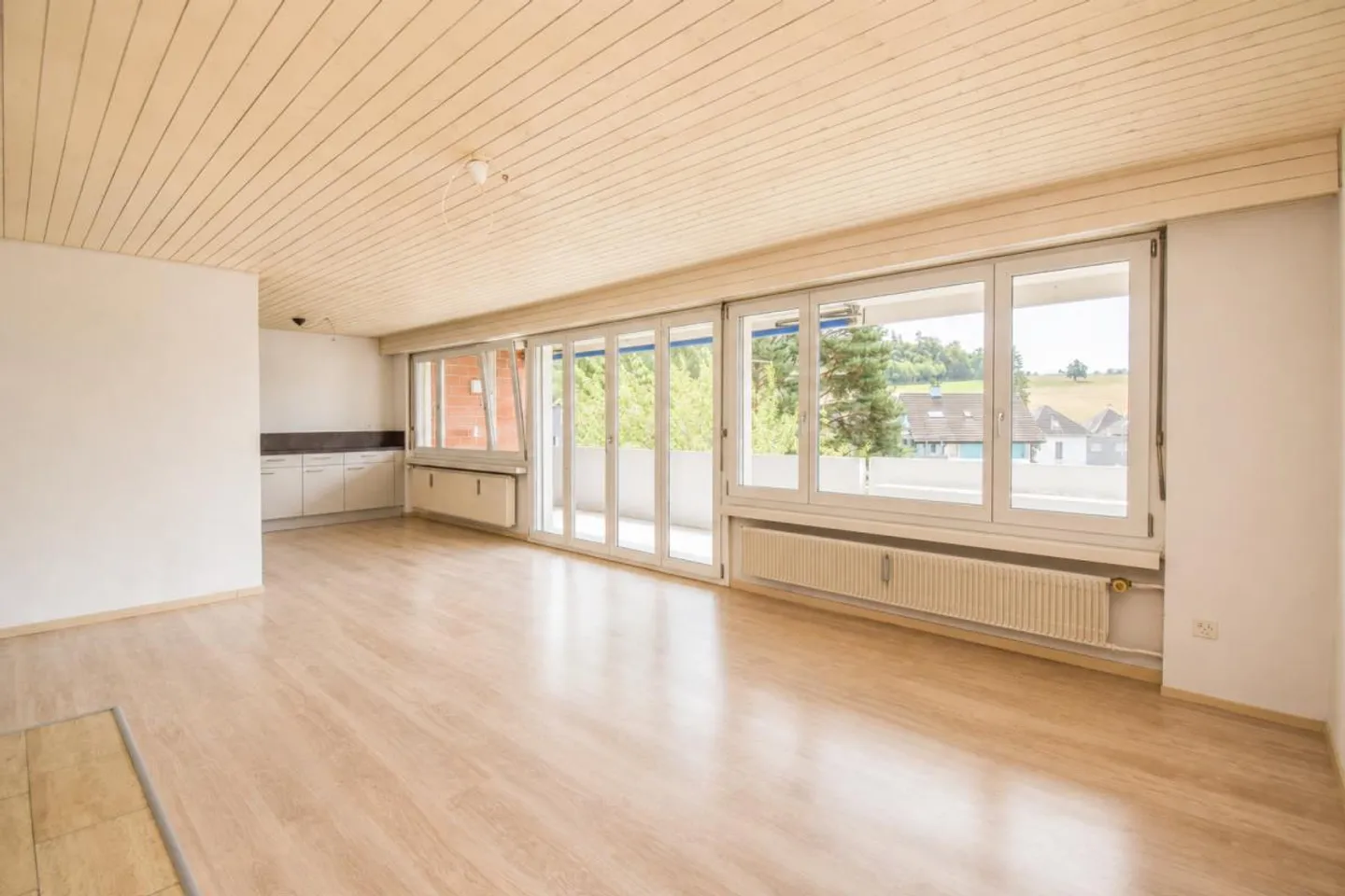 Appartement spacieux de 5,5 pièces dans un emplacement familial à Erlen - Photo 5 sur 19