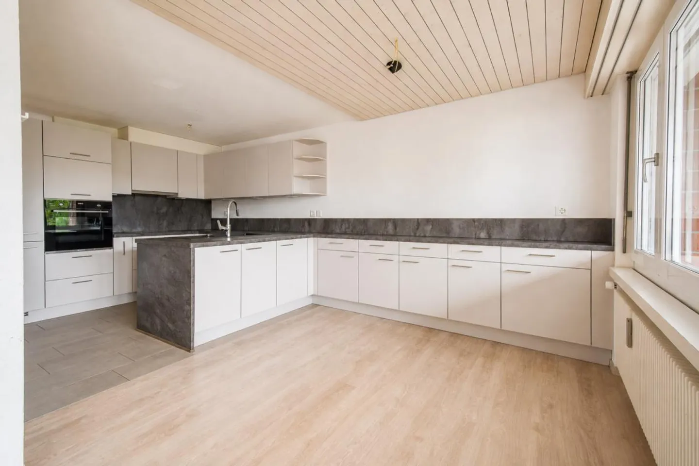 Appartement spacieux de 5,5 pièces dans un emplacement familial à Erlen - Photo 7 sur 19