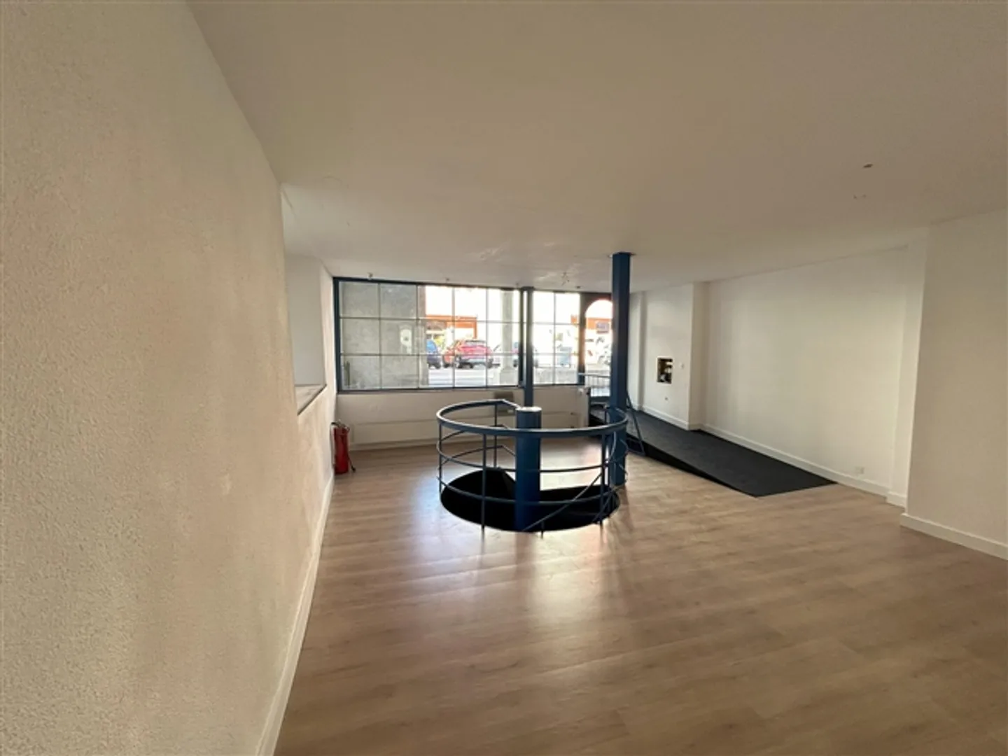 Passage Commercial pour Bureau au Rez-de-Chaussée - Centre-Ville - Photo 2 sur 4