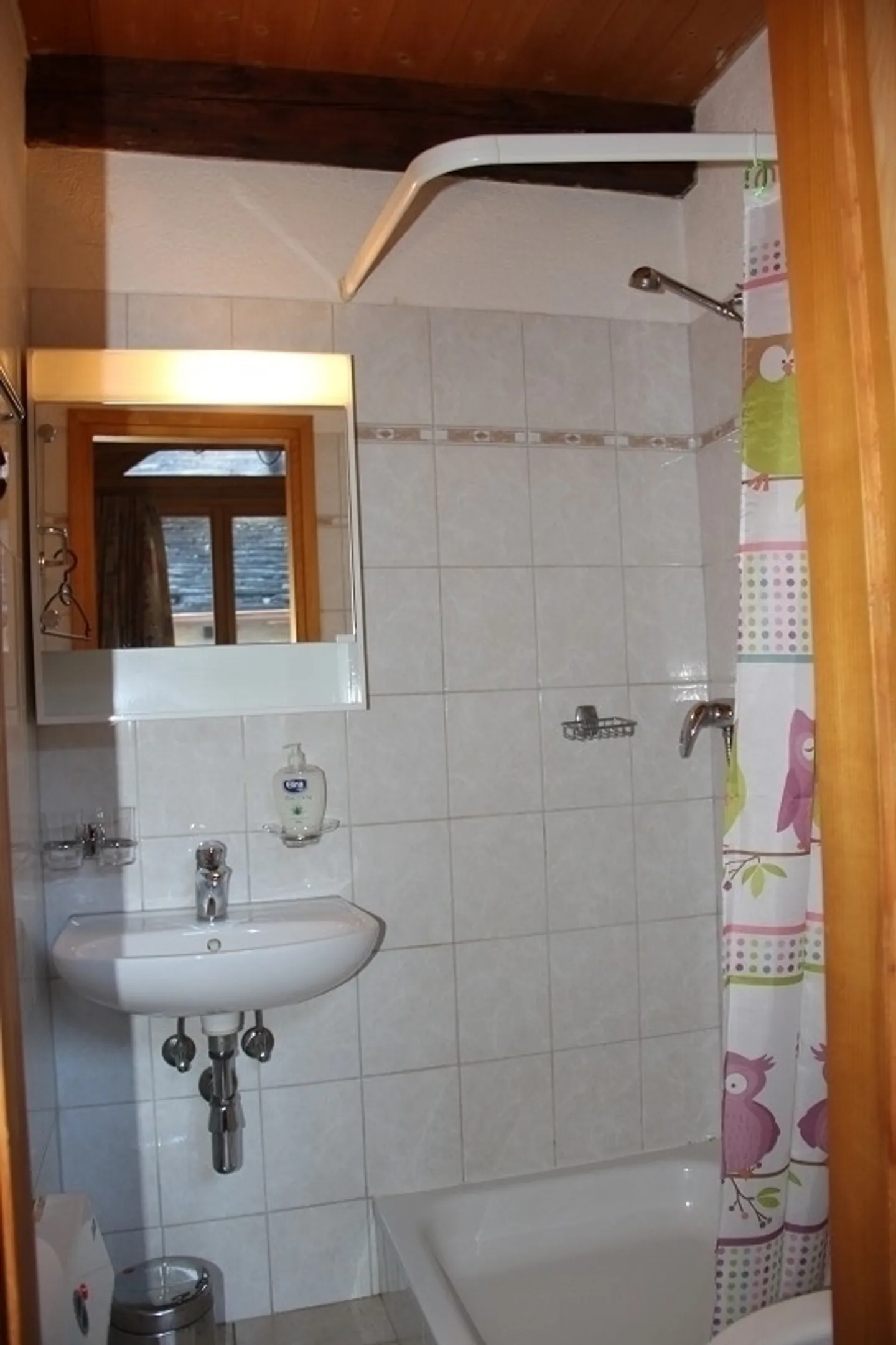 Rustico di 3 stanze nel centro del villaggio con balcone - Foto 7 di 8