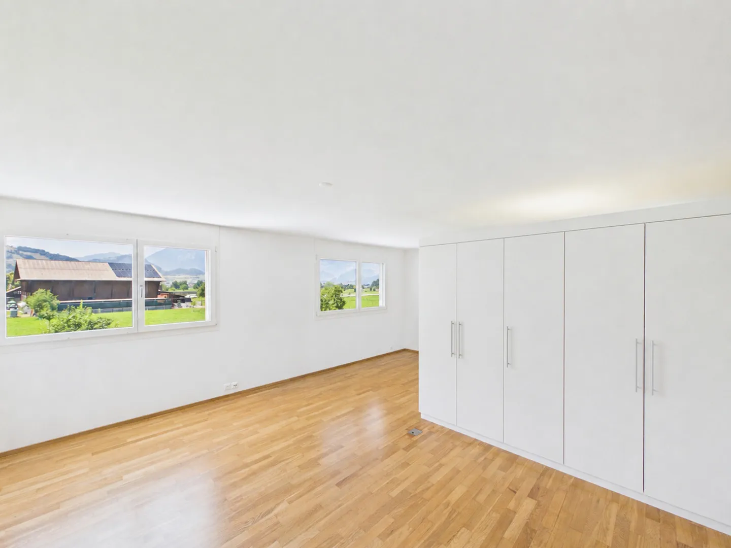 Spacious Apartment with Balcony View - Photo 6 of 13