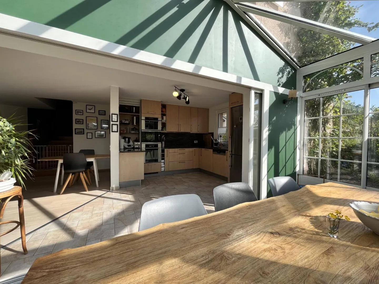 Beautiful 5.5-room single-family house with garden, terrace, and 2 parking spaces - Exclusive! - - Photo 6 of 13