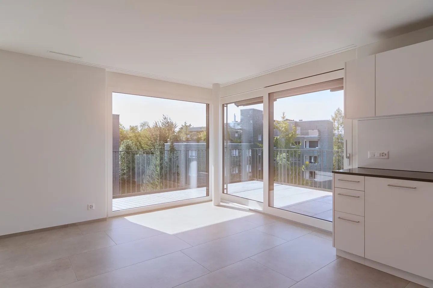 Appartement 3,5 pièces, presque neuf et spacieux, situé au centre, en standard de propriété - Photo 4 sur 8