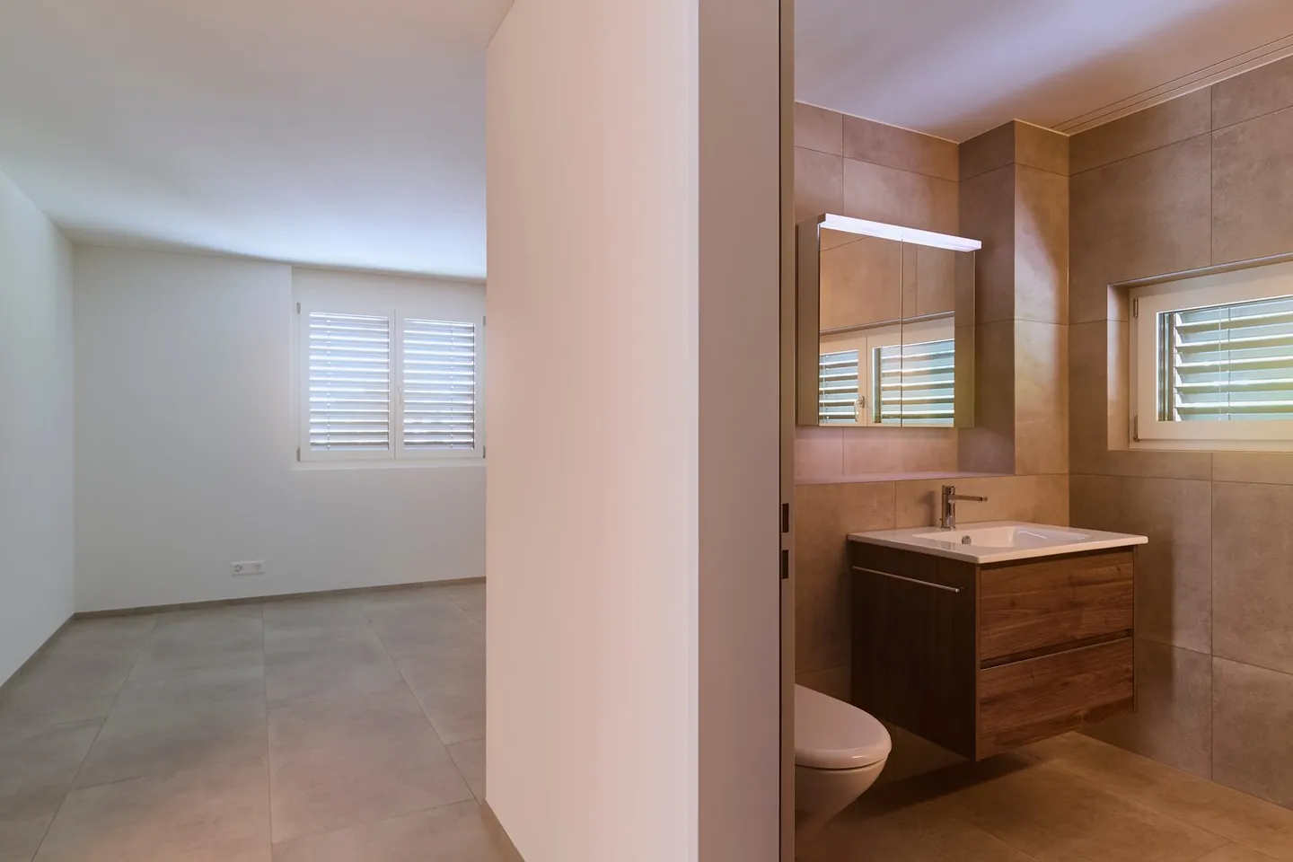 Appartement 3,5 pièces, presque neuf et spacieux, situé au centre, en standard de propriété - Photo 5 sur 8