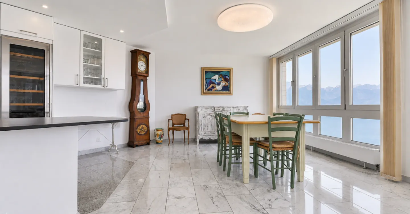 Außergewöhnliches Penthouse mit Panoramablick auf den See und die Berge - Foto 5 von 11
