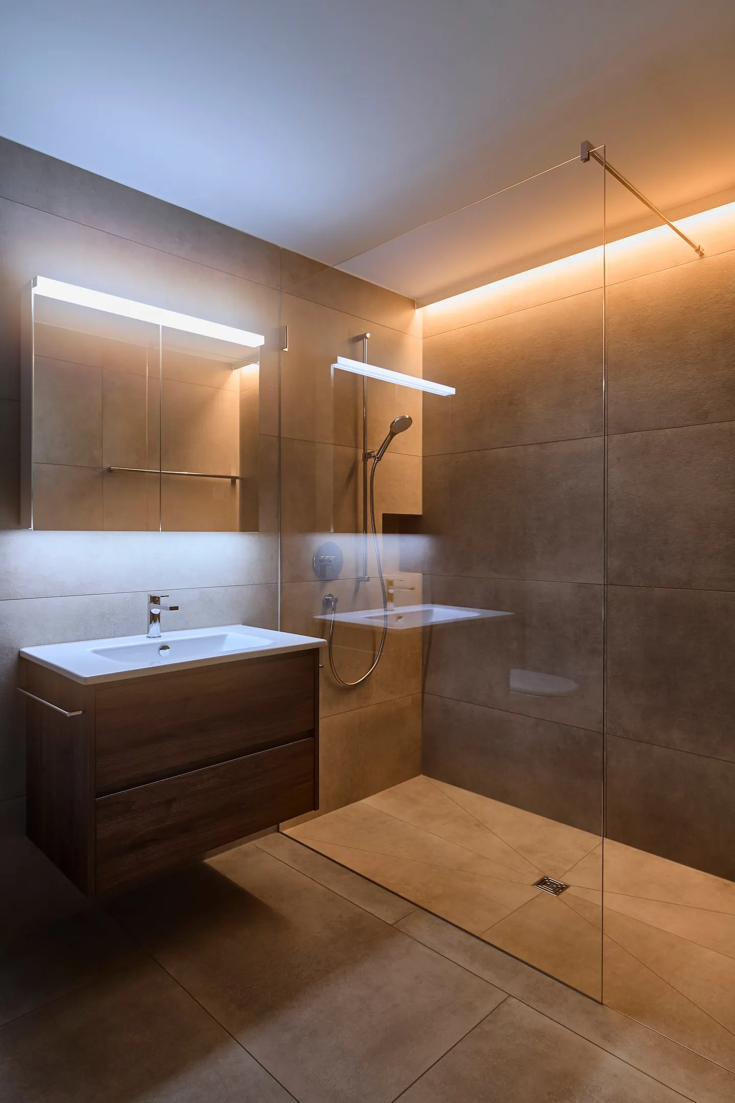 Appartement 3,5 pièces, presque neuf et spacieux, situé au centre, en standard de propriété - Photo 6 sur 8