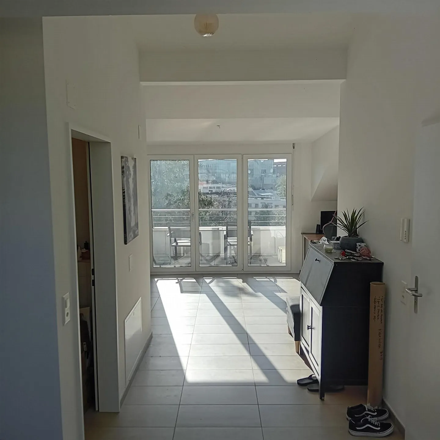 Frisch renovierte helle Wohnung zu vermieten. Sehr nahe am Bahnhof - Foto 1 von 5