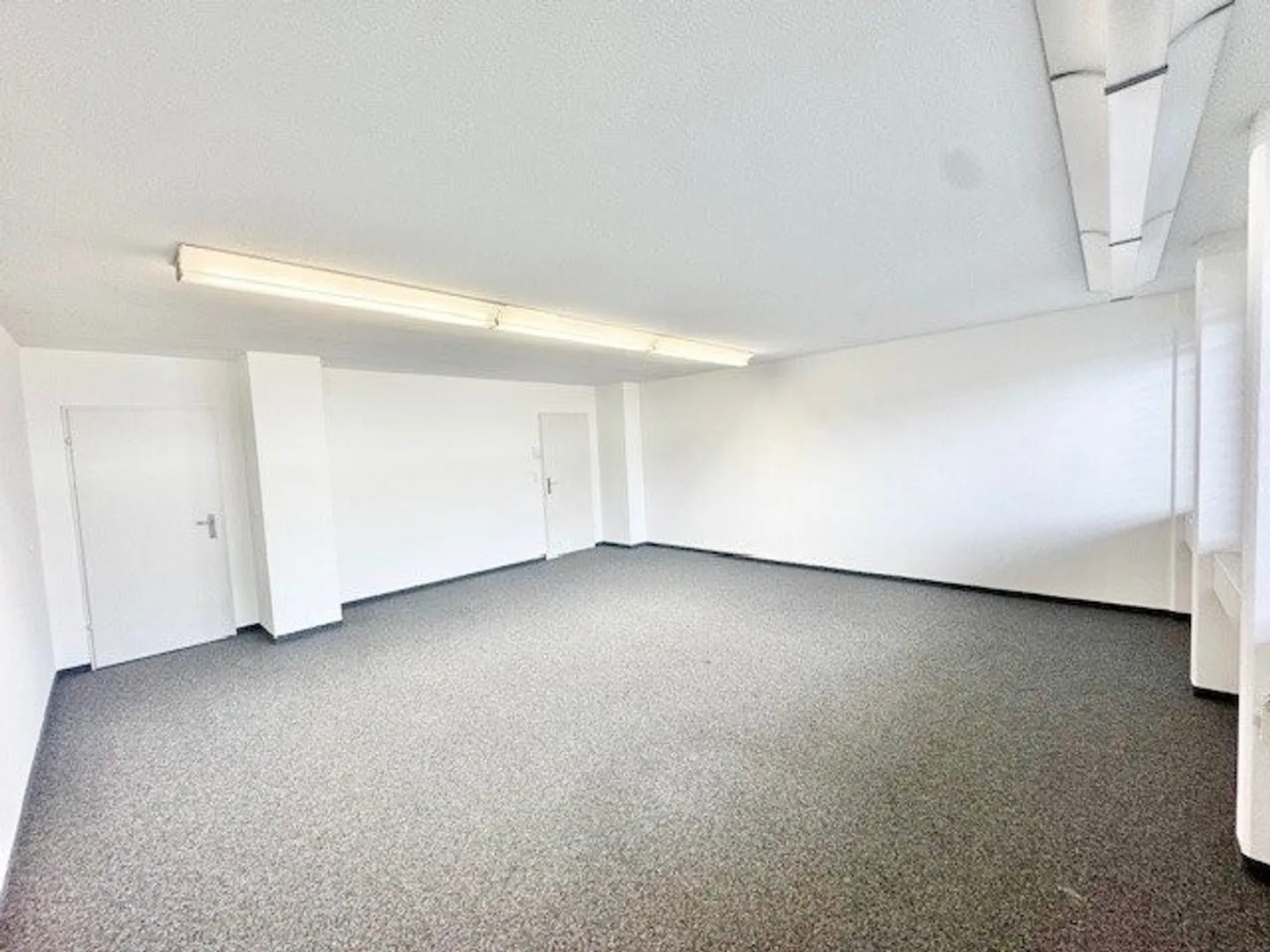 Emplacement central - parfait pour votre entreprise! - Photo 3 sur 4