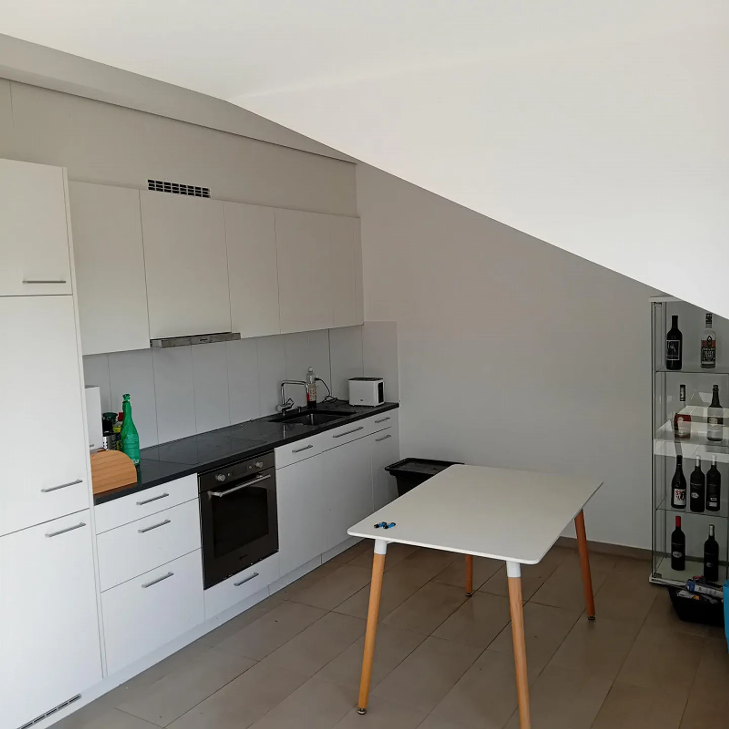 Frisch renovierte helle Wohnung zu vermieten. Sehr nahe am Bahnhof - Foto 2 von 5