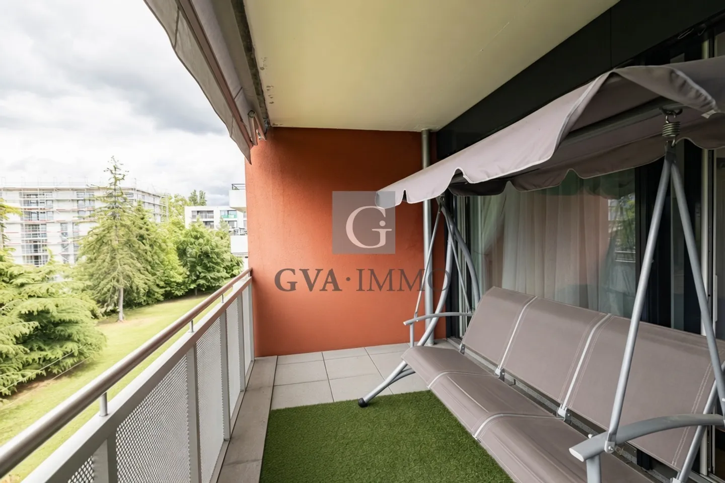Helles Apartment mit Loggia in der Nähe der UN & Flughafen - Foto 1 von 9