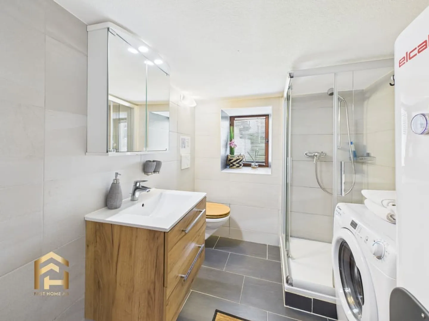 3.5-room apartment with outdoor seating area and balcony, including expandable stable and G - Photo 7 of 13