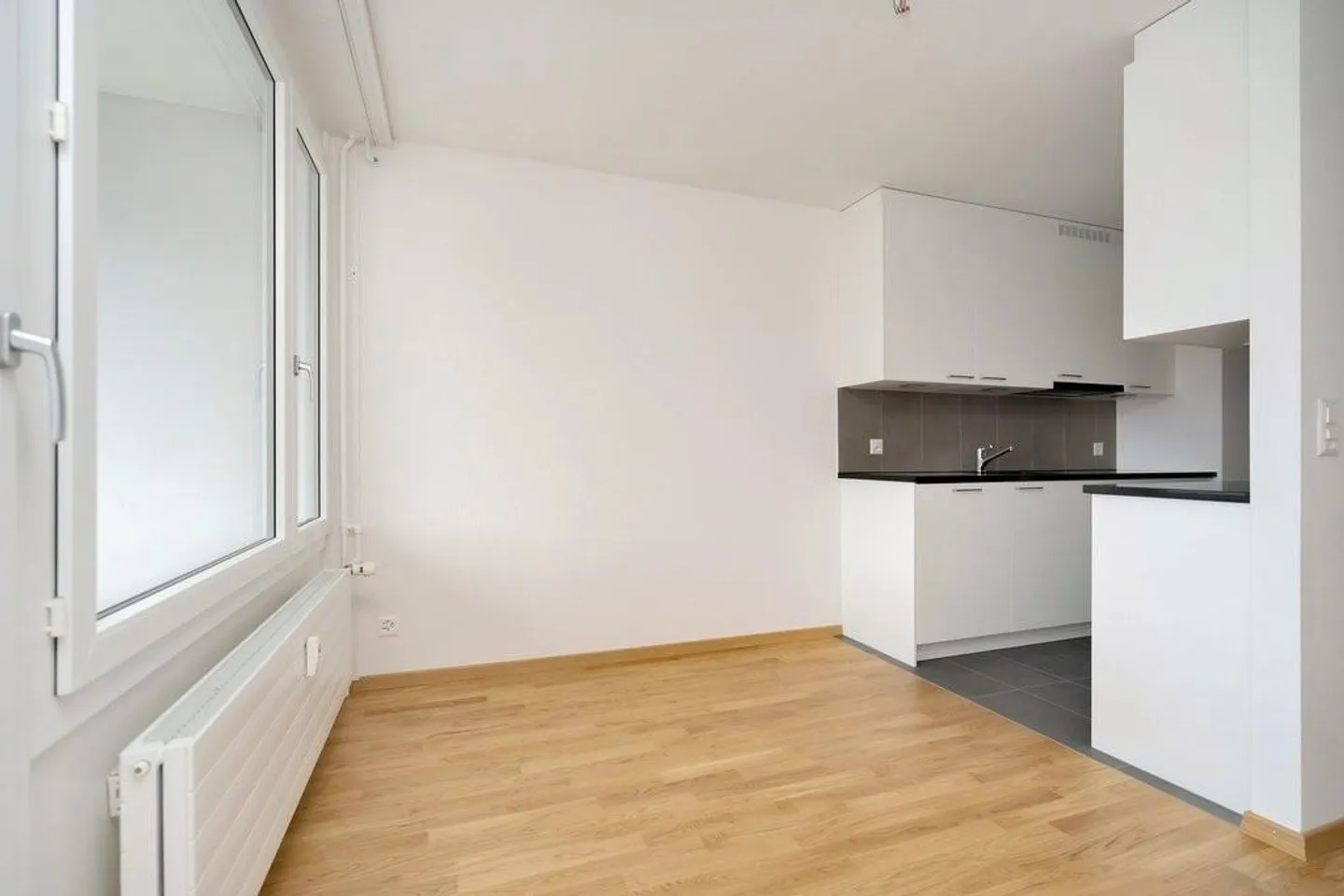Renovierte Wohnung mit Balkonen - Foto 3 von 9