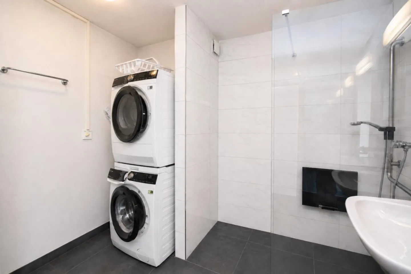 Appartement spacieux de 5,5 pièces dans un emplacement familial à Erlen - Photo 17 sur 19
