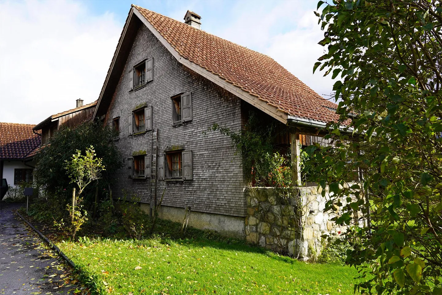 Spacious Single-Family Home - Photo 3 of 16