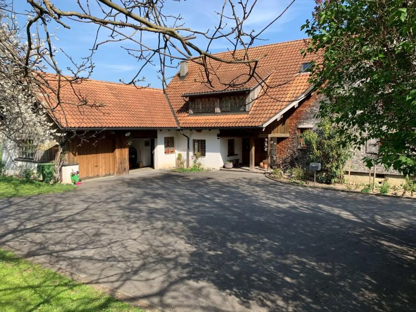 Spacious Single-Family Home - Photo 4 of 16