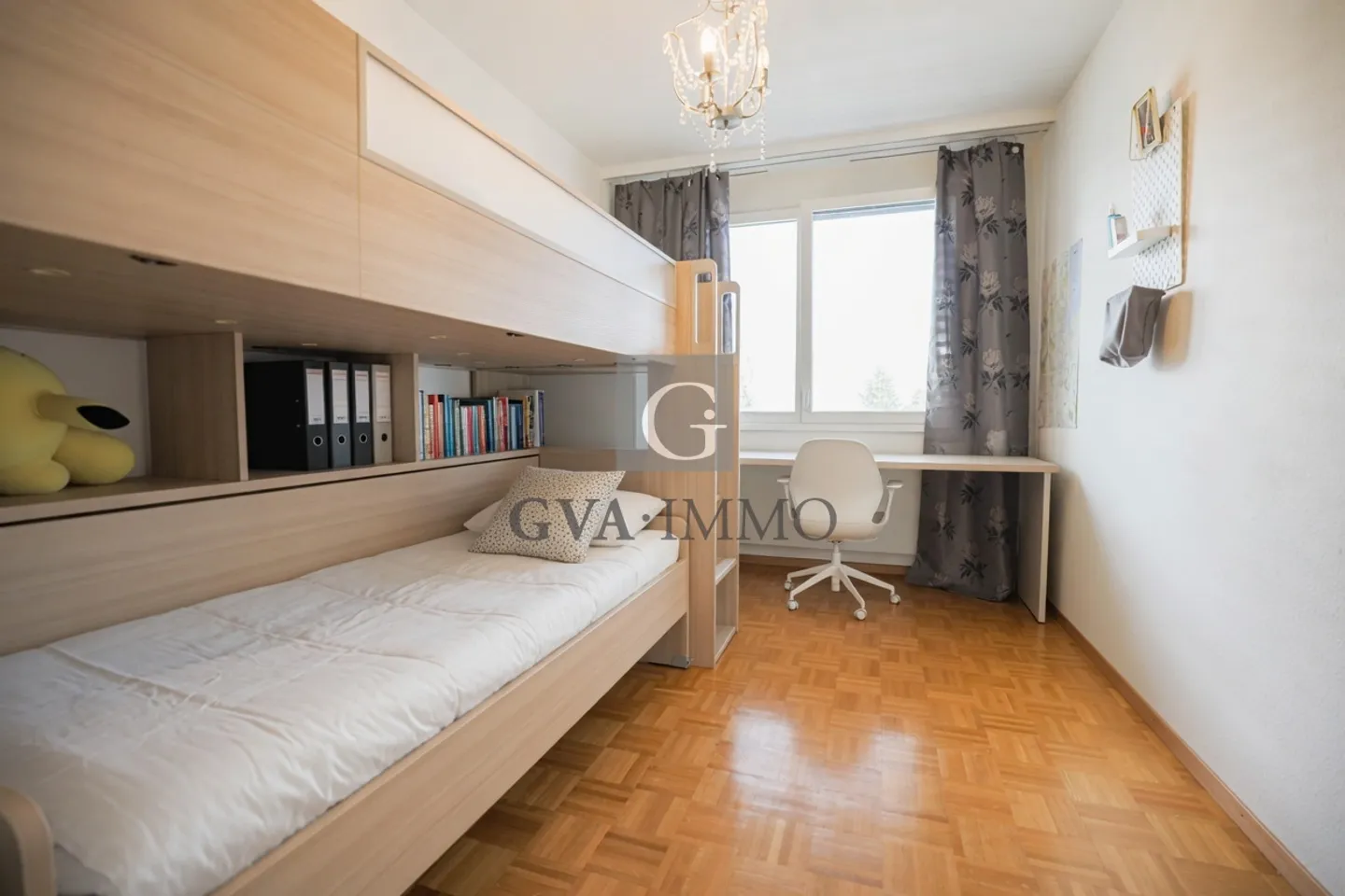 Helles Apartment mit Loggia in der Nähe der UN & Flughafen - Foto 8 von 9