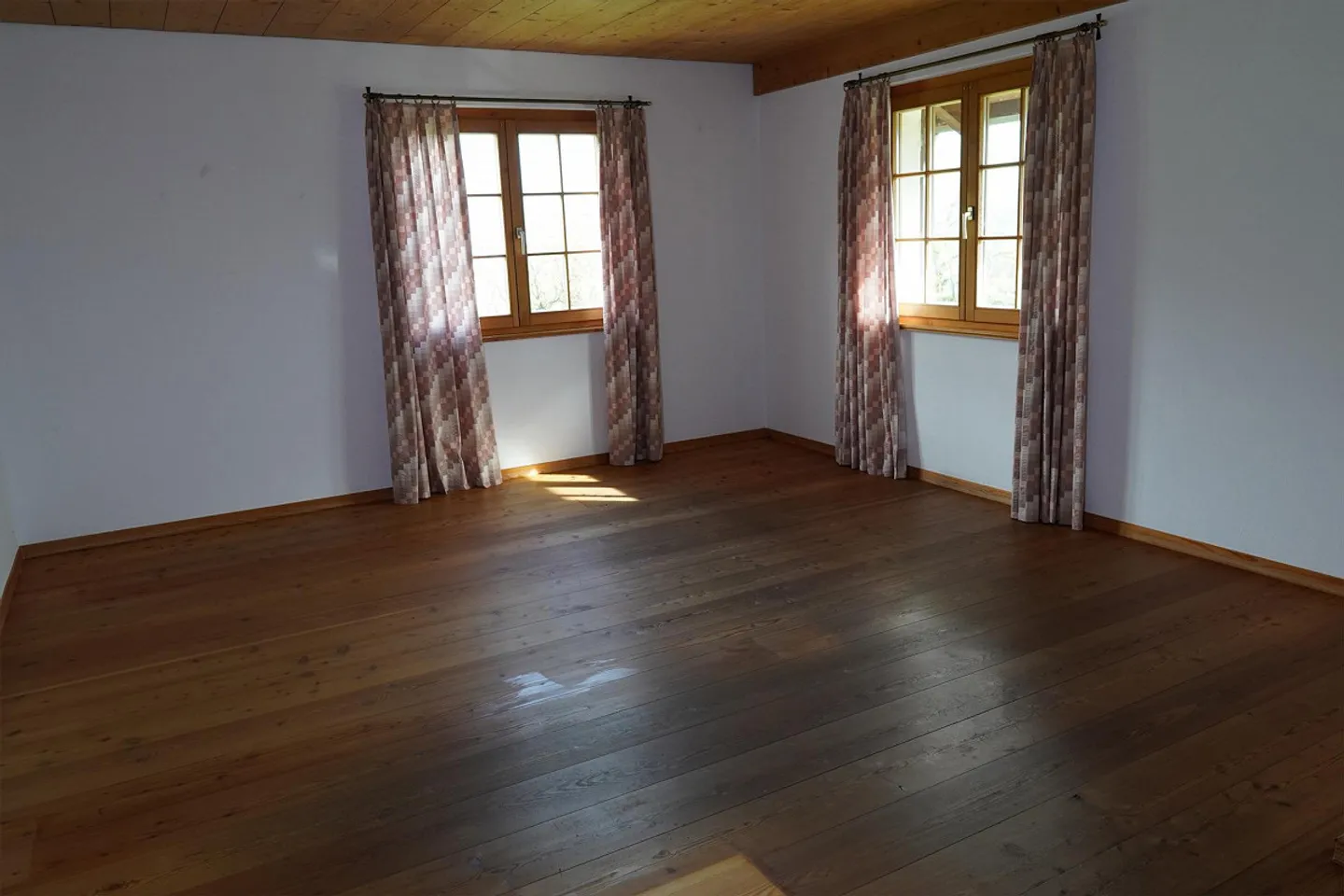 Spacious Single-Family Home - Photo 10 of 16