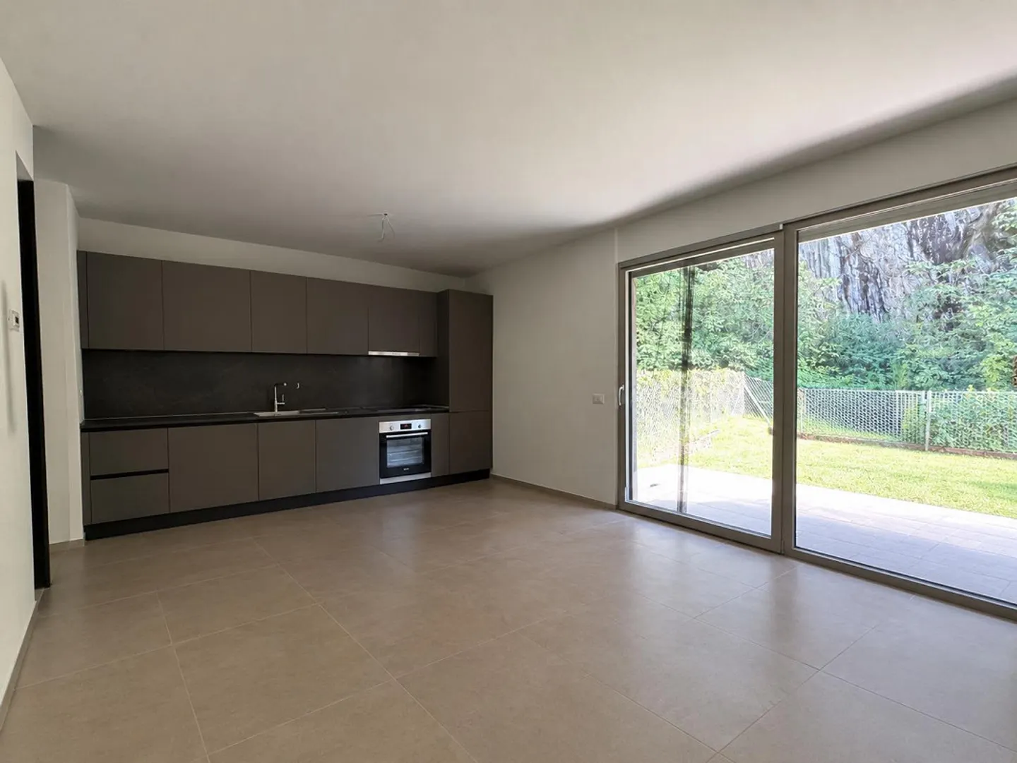 Nuovo appartamento-studio con giardino - Foto 4 di 11