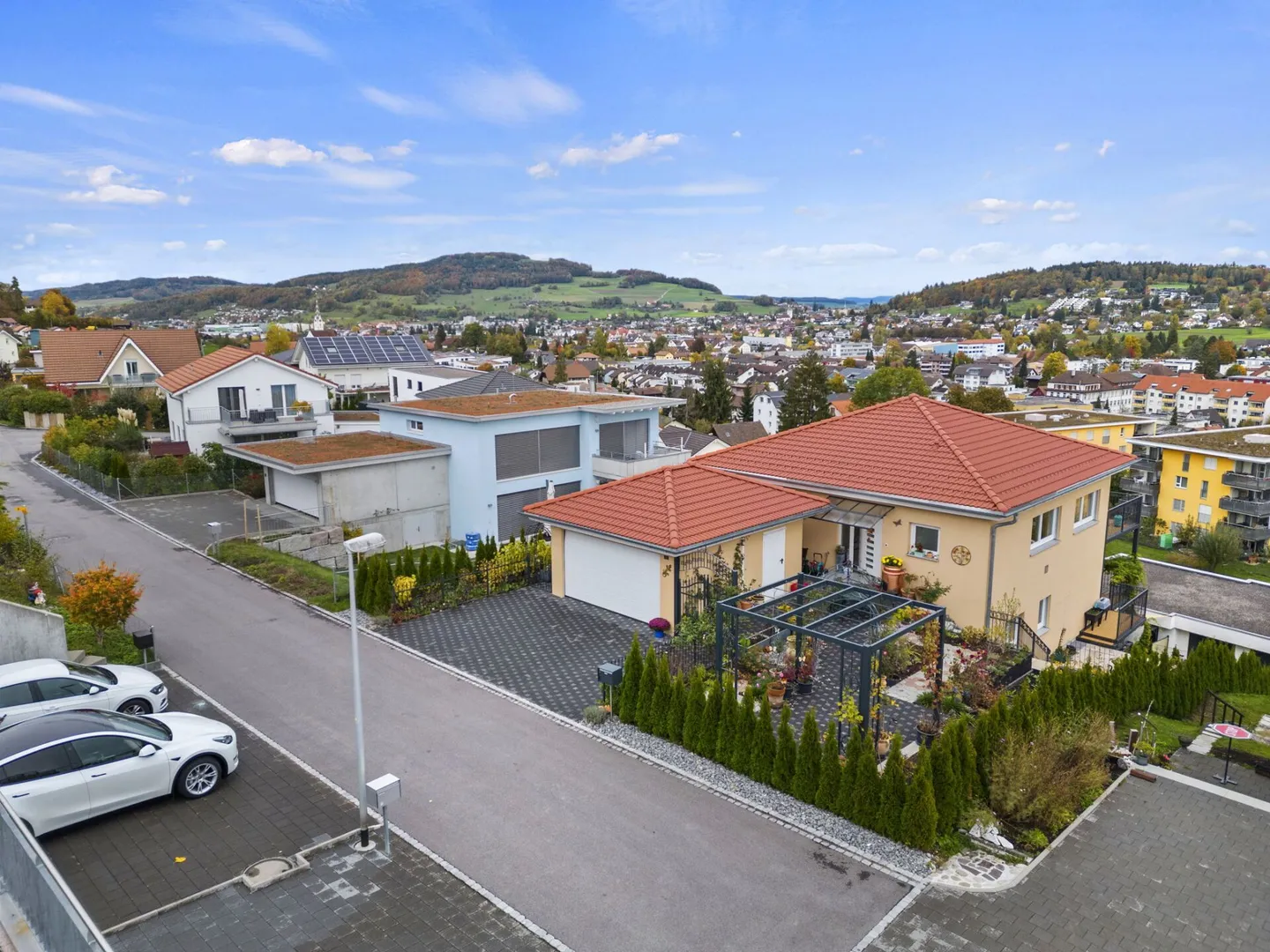 Casa unifamiliare con appartamento separato in una posizione elevata e ricercata - Foto 5 di 14