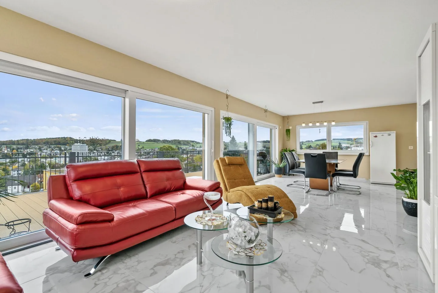 Casa unifamiliare con appartamento separato in una posizione elevata e ricercata - Foto 7 di 14