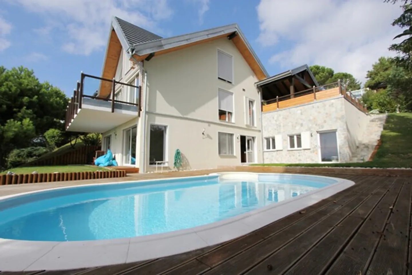 Villa mit beheiztem Pool, Panoramablick auf den See und die Alpen - Foto 1 von 13