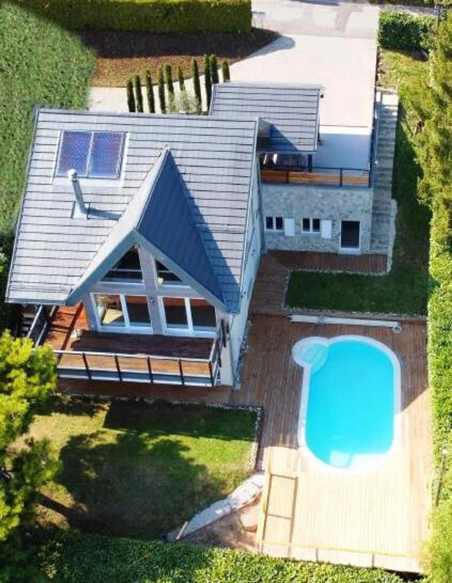 Villa mit beheiztem Pool, Panoramablick auf den See und die Alpen - Foto 2 von 13