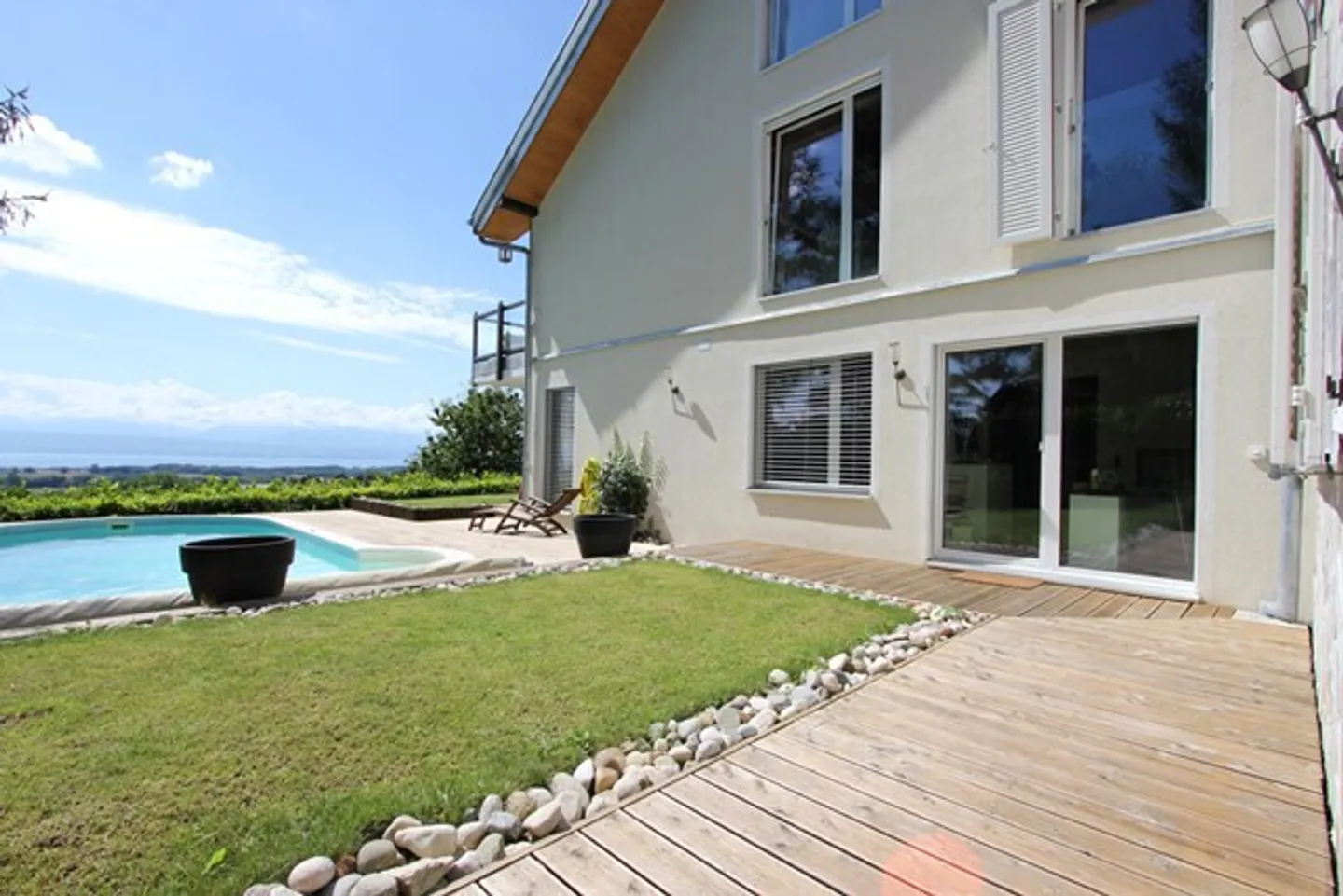 Villa mit beheiztem Pool, Panoramablick auf den See und die Alpen - Foto 4 von 13