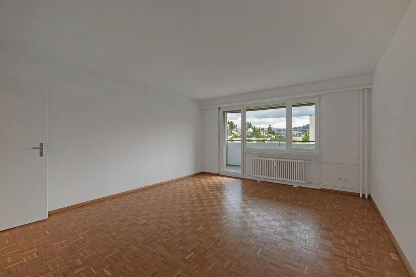 Appartamento luminoso in una posizione centrale - Foto 3 di 10