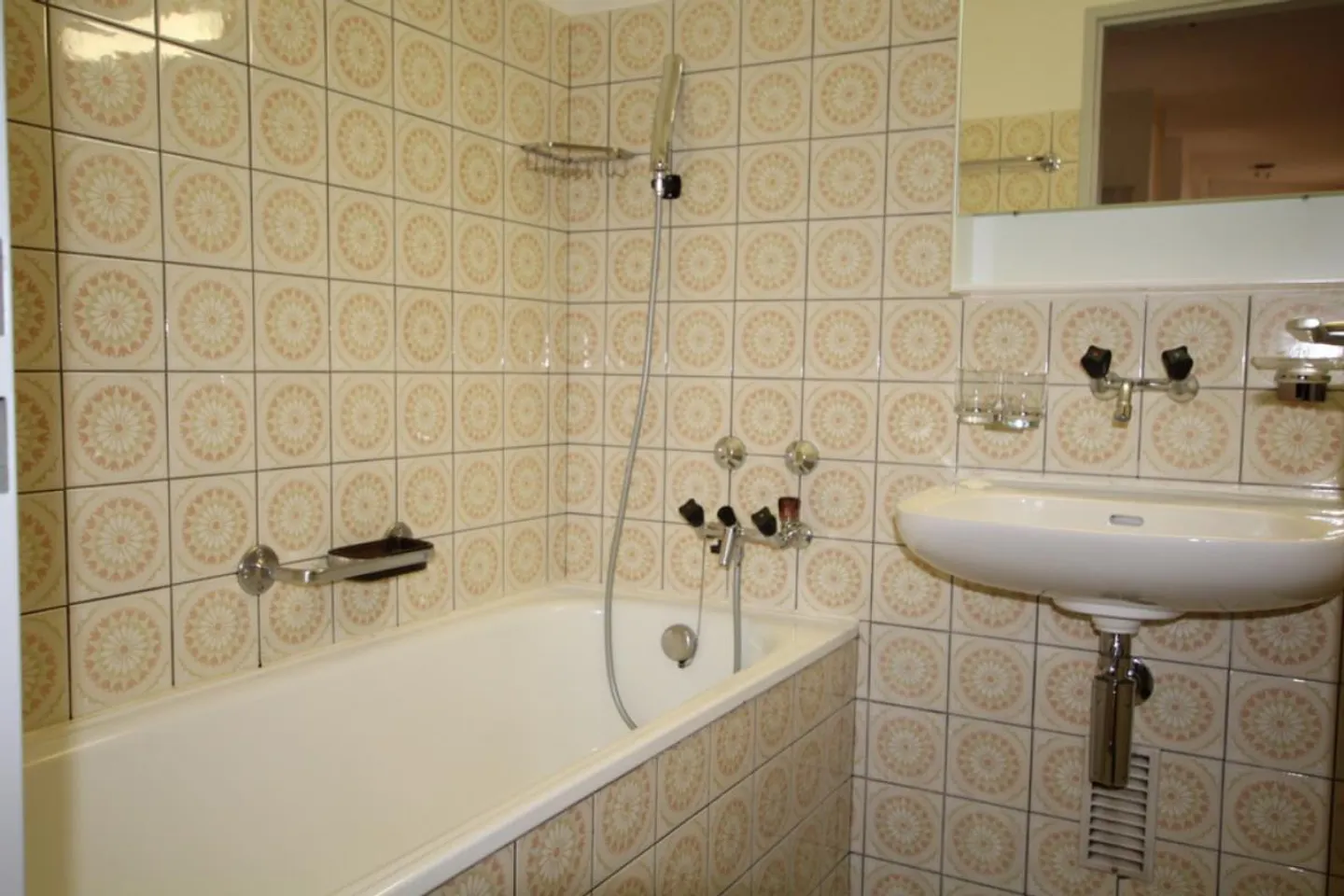 Charming City Apartment near Paulusplatz - Photo 8 of 10
