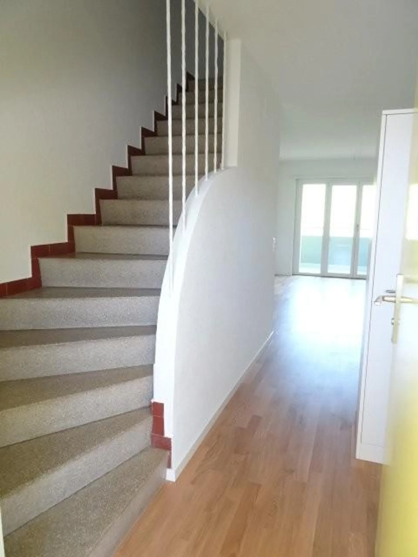 Appartement Duplex 4.5 pièces dans un quartier familial verdoyant - Photo 9 sur 9