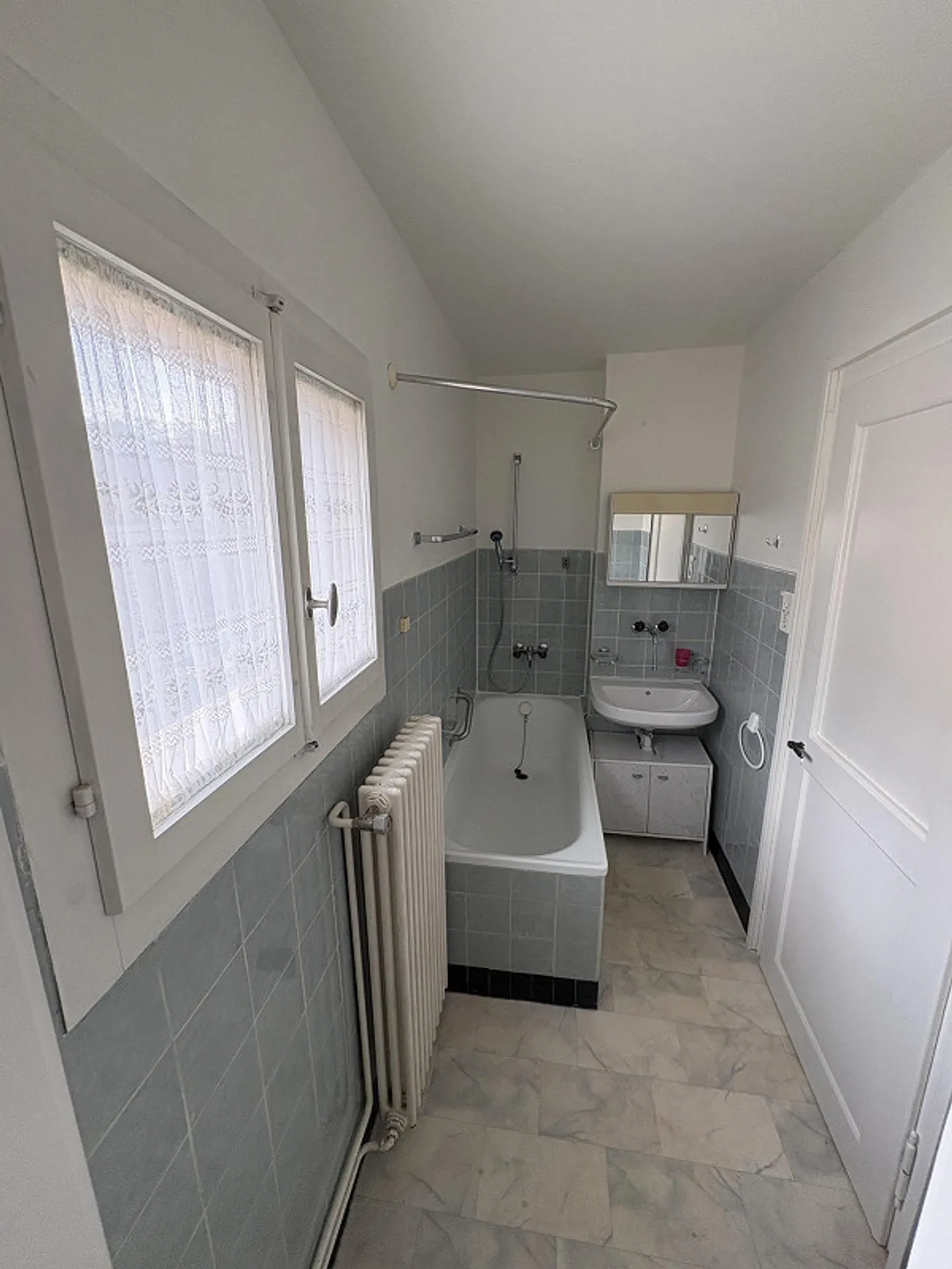 Appartamento duplex 5.5 locali con balcone, giardino e posto auto - Foto 9 di 15