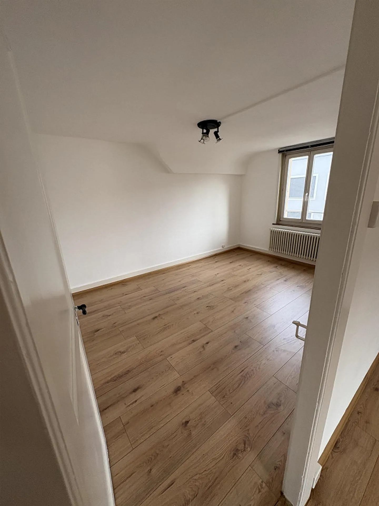 Appartamento duplex 5.5 locali con balcone, giardino e posto auto - Foto 15 di 15