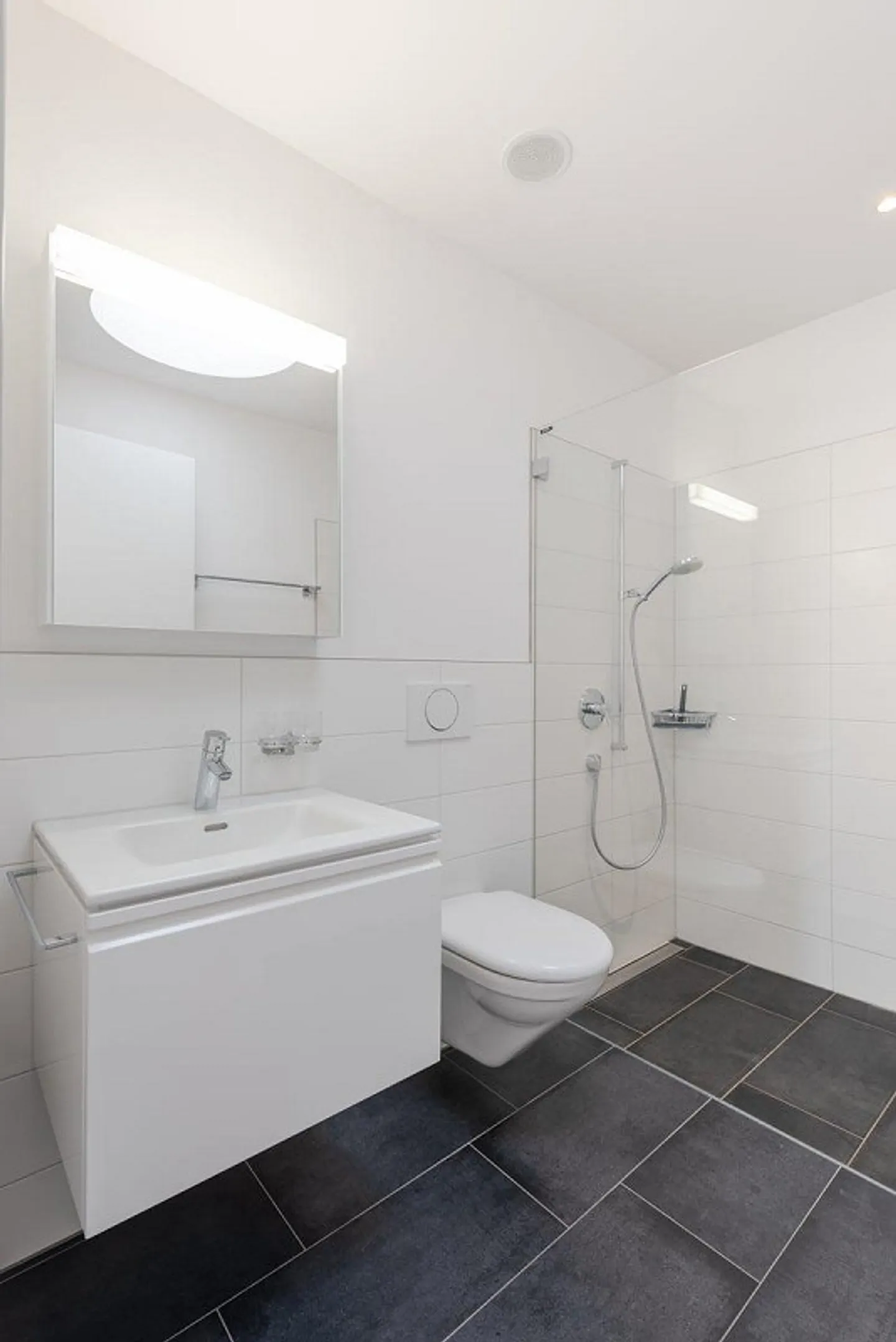 Moderne 4.5-Zimmer-Wohnung mit Balkon - Foto 3 von 9