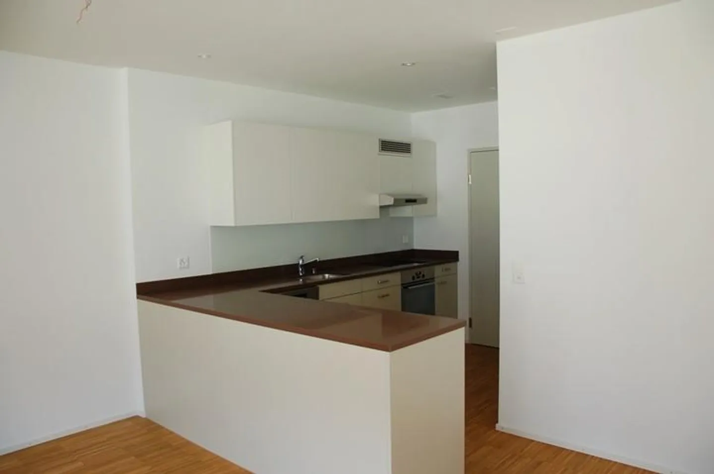 Appartement moderne avec un agencement généreux - Photo 2 sur 8