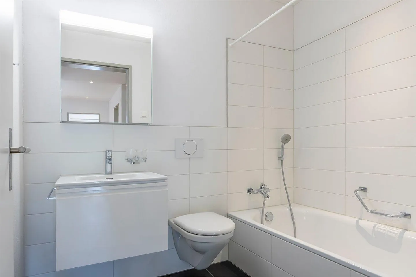 Moderne 4.5-Zimmer-Wohnung mit Balkon - Foto 4 von 9