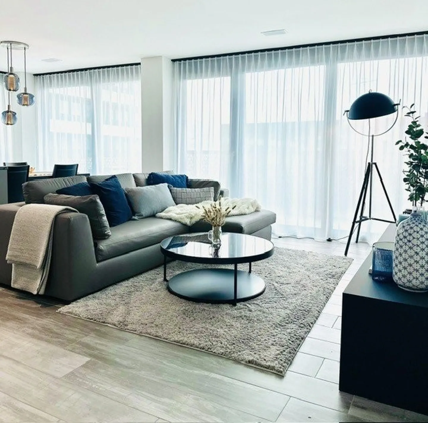 Appartement urbain moderne meublé 2.5 pièces - 10 à Stadelhofen - Photo 1 sur 13