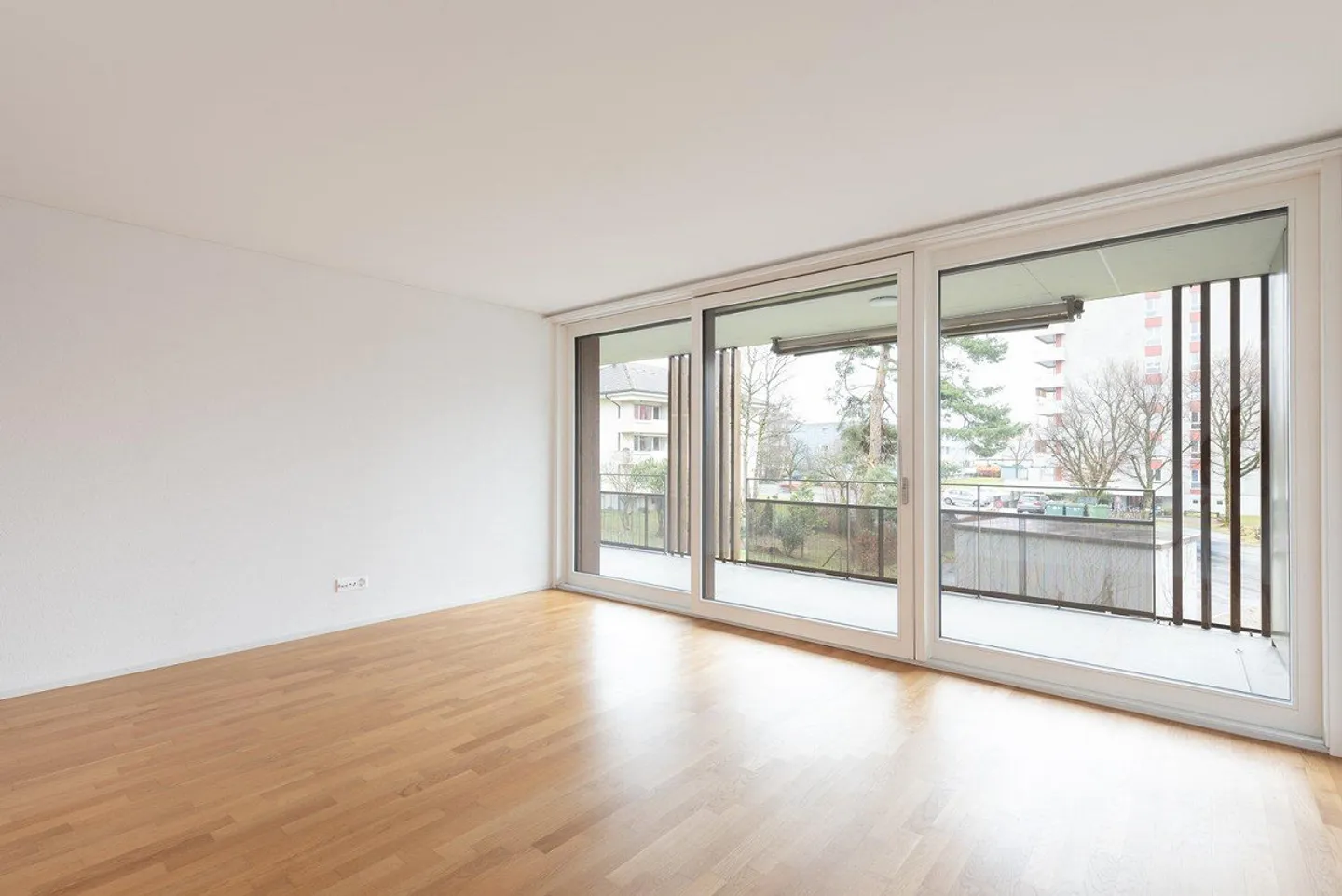 Moderne 4.5-Zimmer-Wohnung mit Balkon - Foto 5 von 9