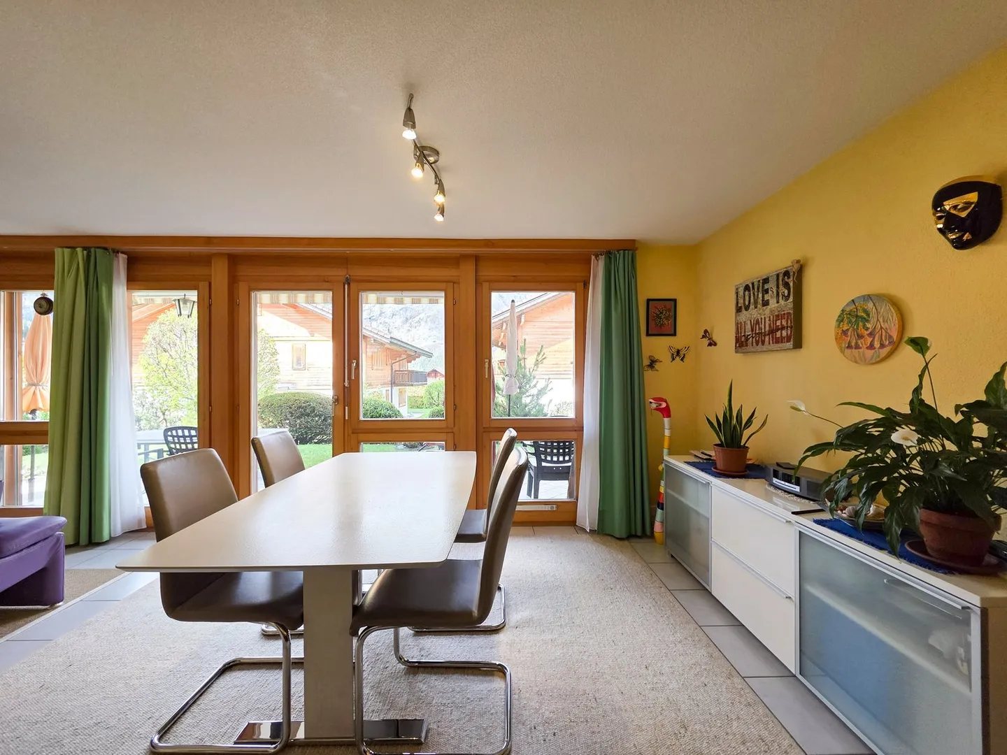 Attraktive 3.5-Zimmer-Erdgeschosswohnung in einem Zweifamilienhaus in Kandersteg - Photo 9 of 29