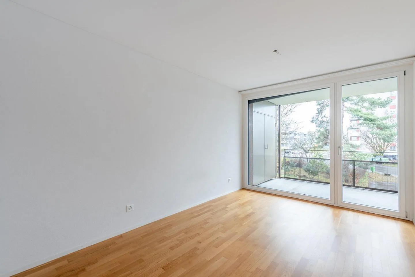 Moderne 4.5-Zimmer-Wohnung mit Balkon - Foto 6 von 9