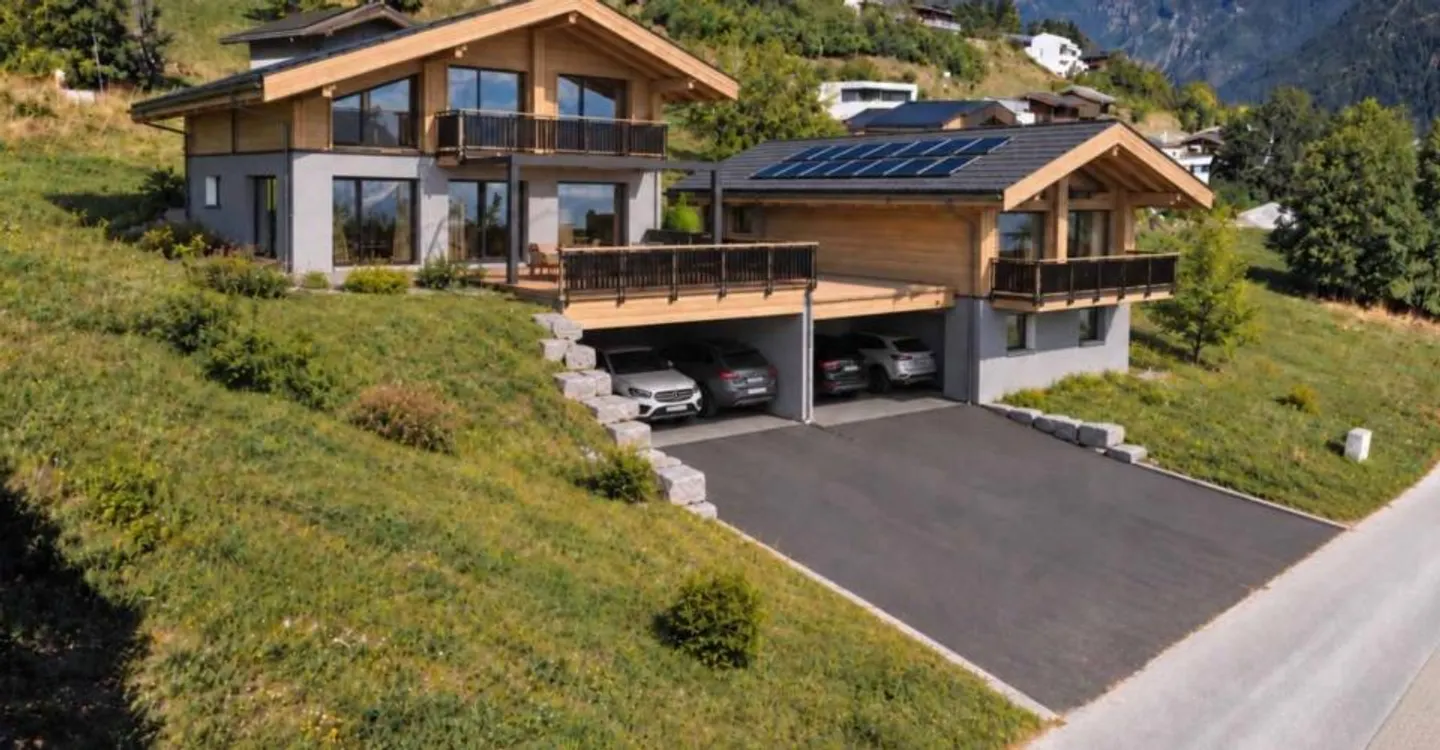 Chalet for sale - Photo 1 of 10