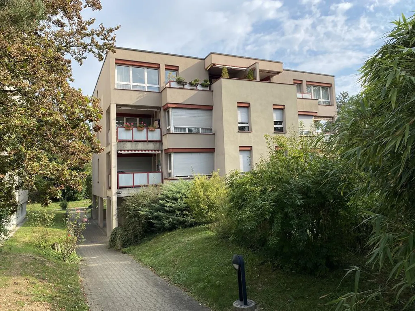 Ampio appartamento di 3,5 locali con camino vicino alla città giardino - Foto 1 di 12