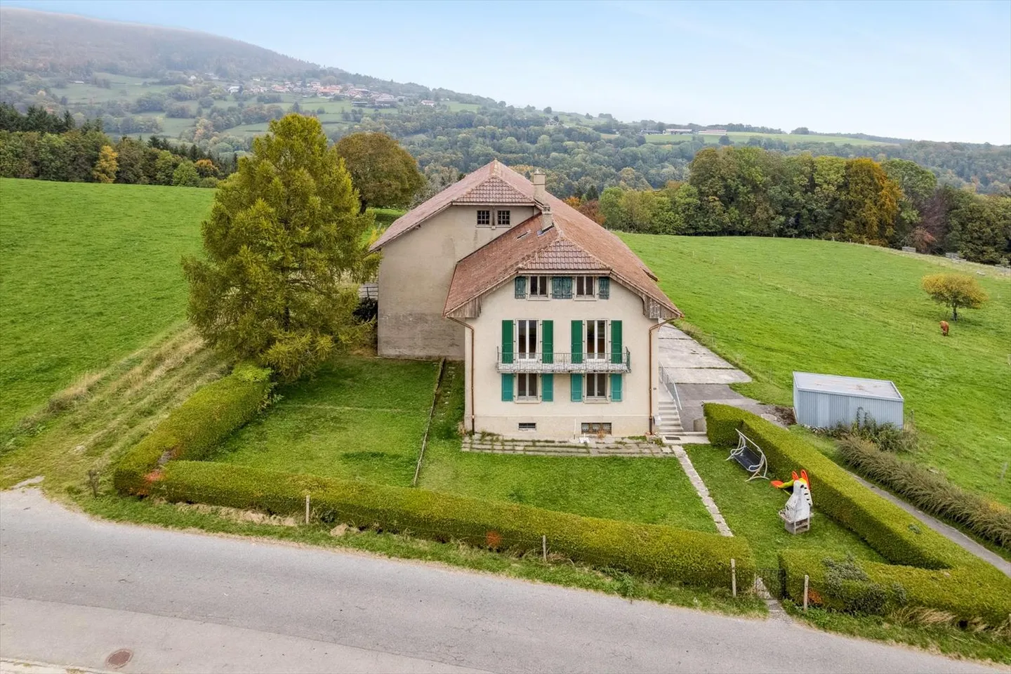 Character house with a view of the Orbe plain - Photo 1 of 12