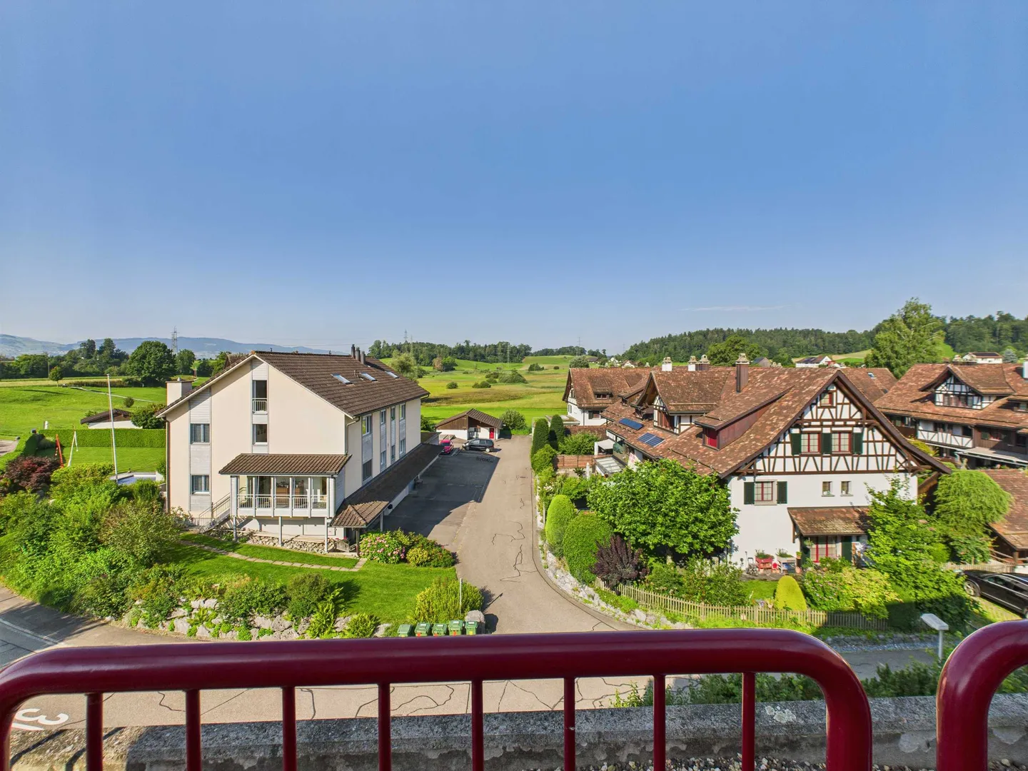 Attico unico situato alla fine di un vicolo cieco con una splendida vista panoramica - Foto 2 di 9