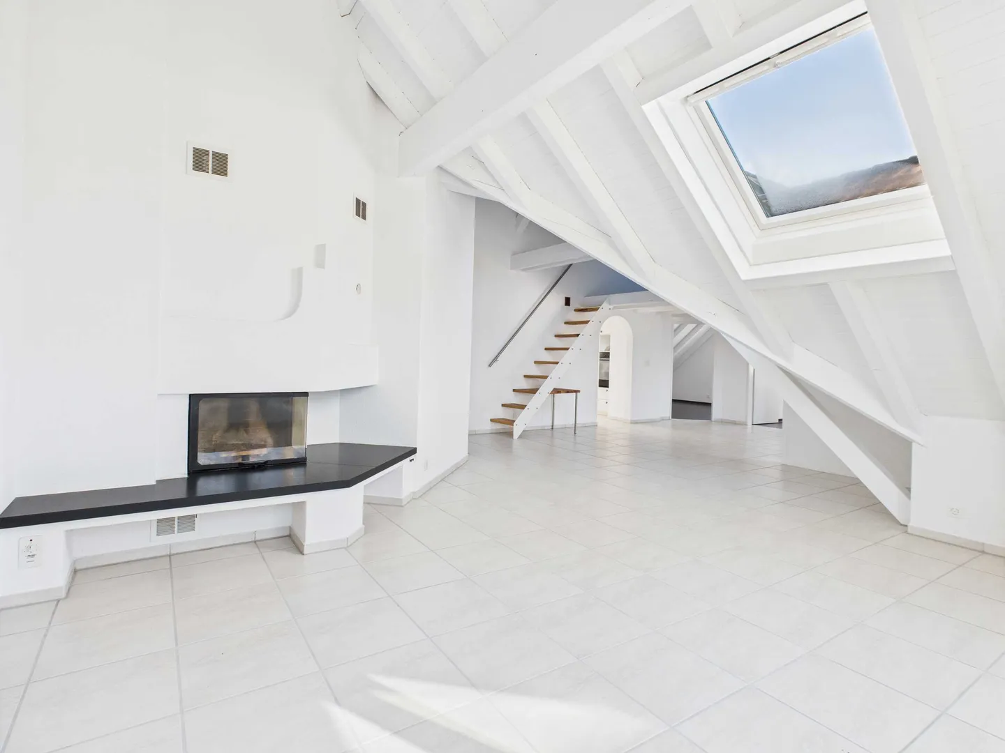 Attico unico situato alla fine di un vicolo cieco con una splendida vista panoramica - Foto 3 di 9