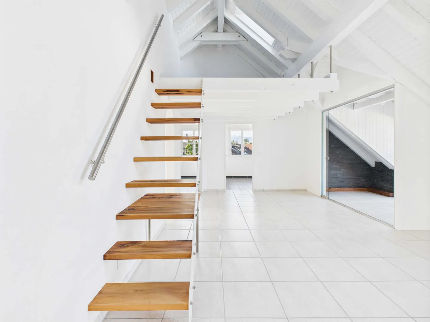 Attico unico situato alla fine di un vicolo cieco con una splendida vista panoramica - Foto 4 di 9